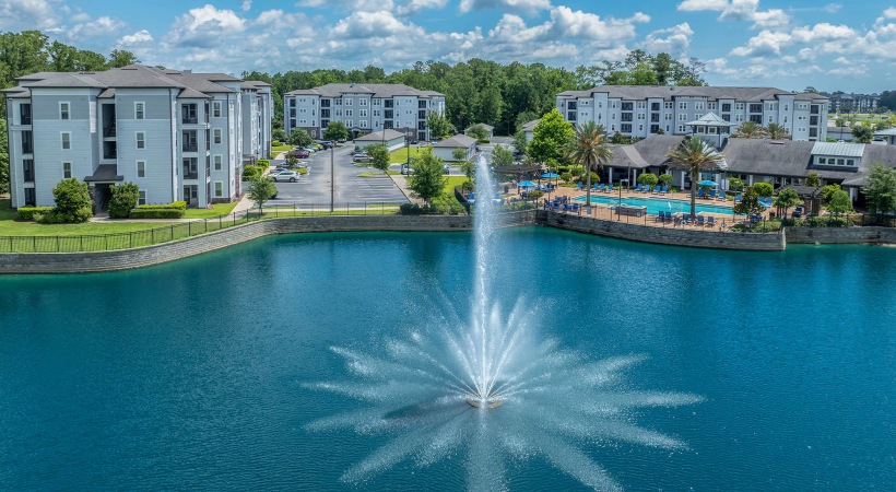 Integra River Run with beautiful fountain in pond
